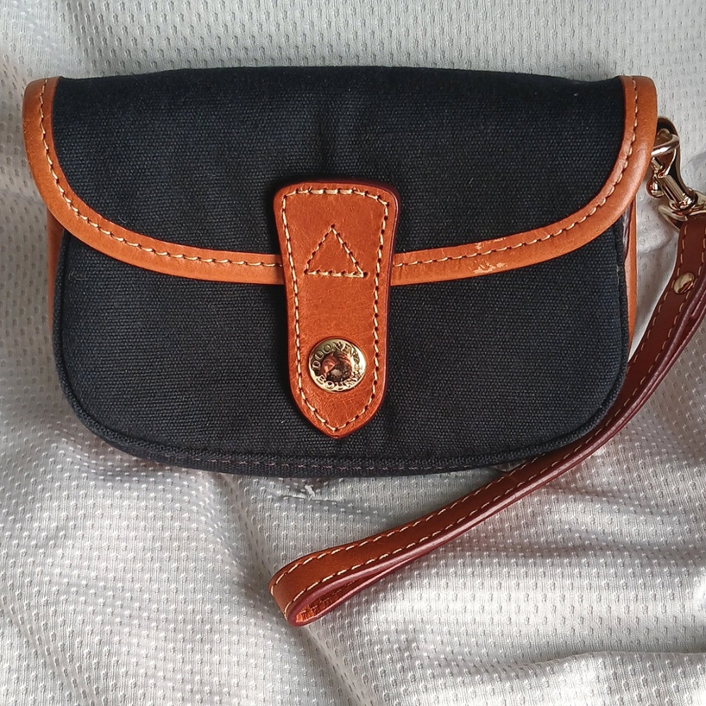 Dooney & Bourke wristlet pouch
